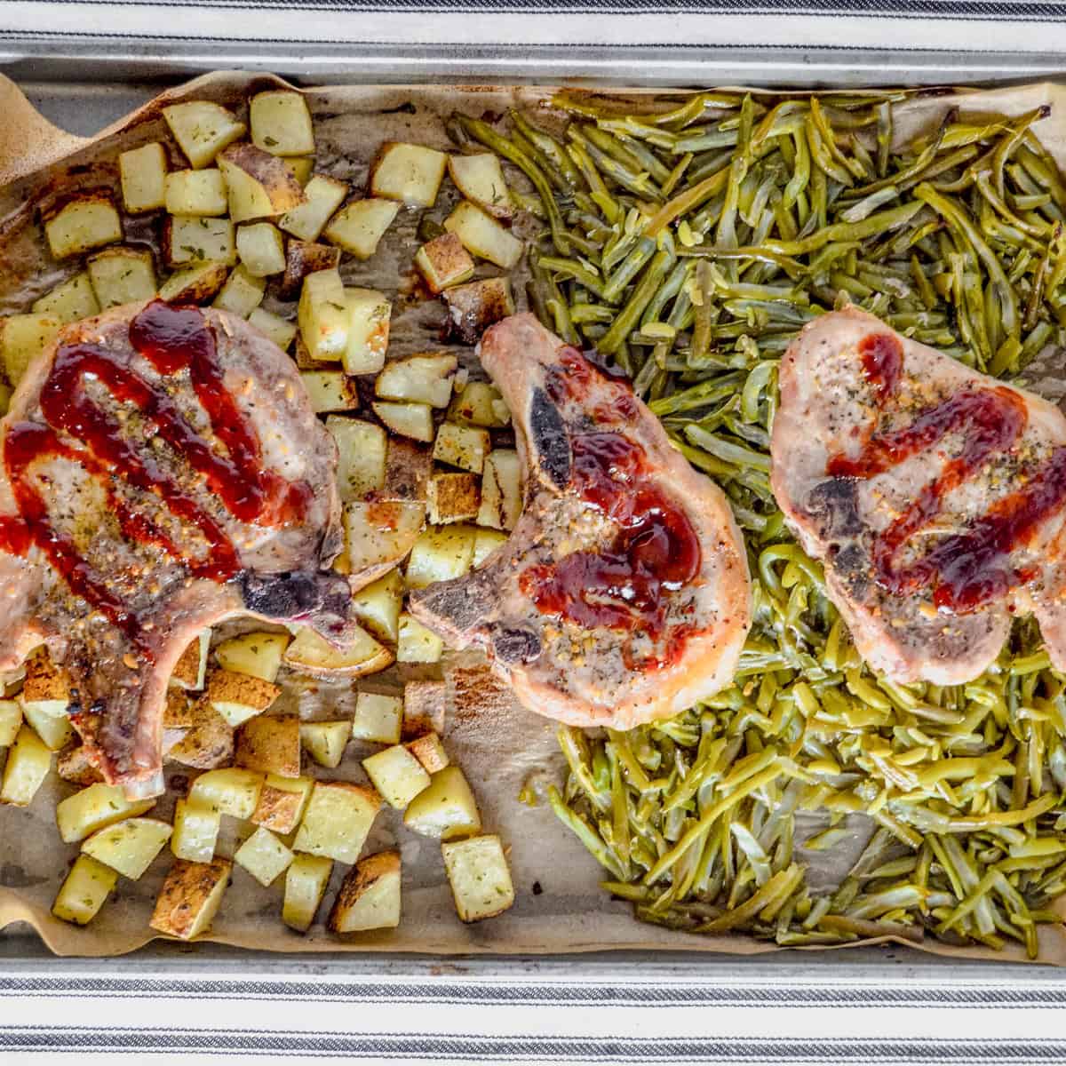 pork chops green beans potatoes italian dressing Sheet Pan Pork Chops with Potatoes